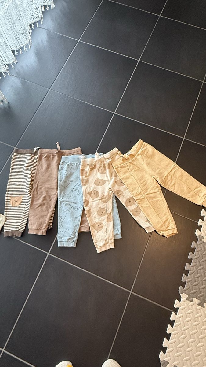 Hosen: Jogginghosen Set, Größe 98 – Gebraucht aus Sevelen von ann_f687