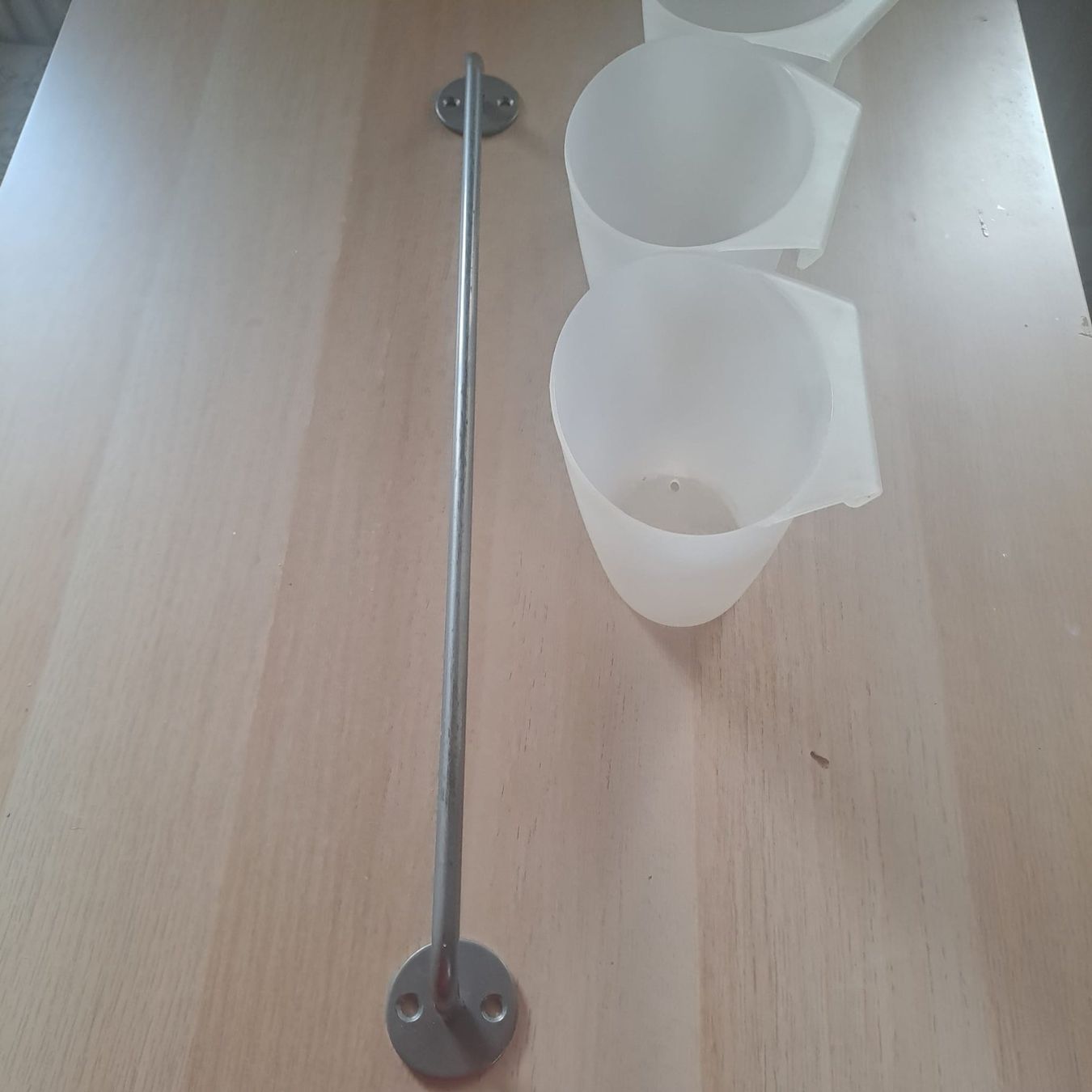 Accessori per altri veicoli: Wandhalter mit 3 Bechern, Top Zustand – Usato da vordemwald venduto da Zopf0 1