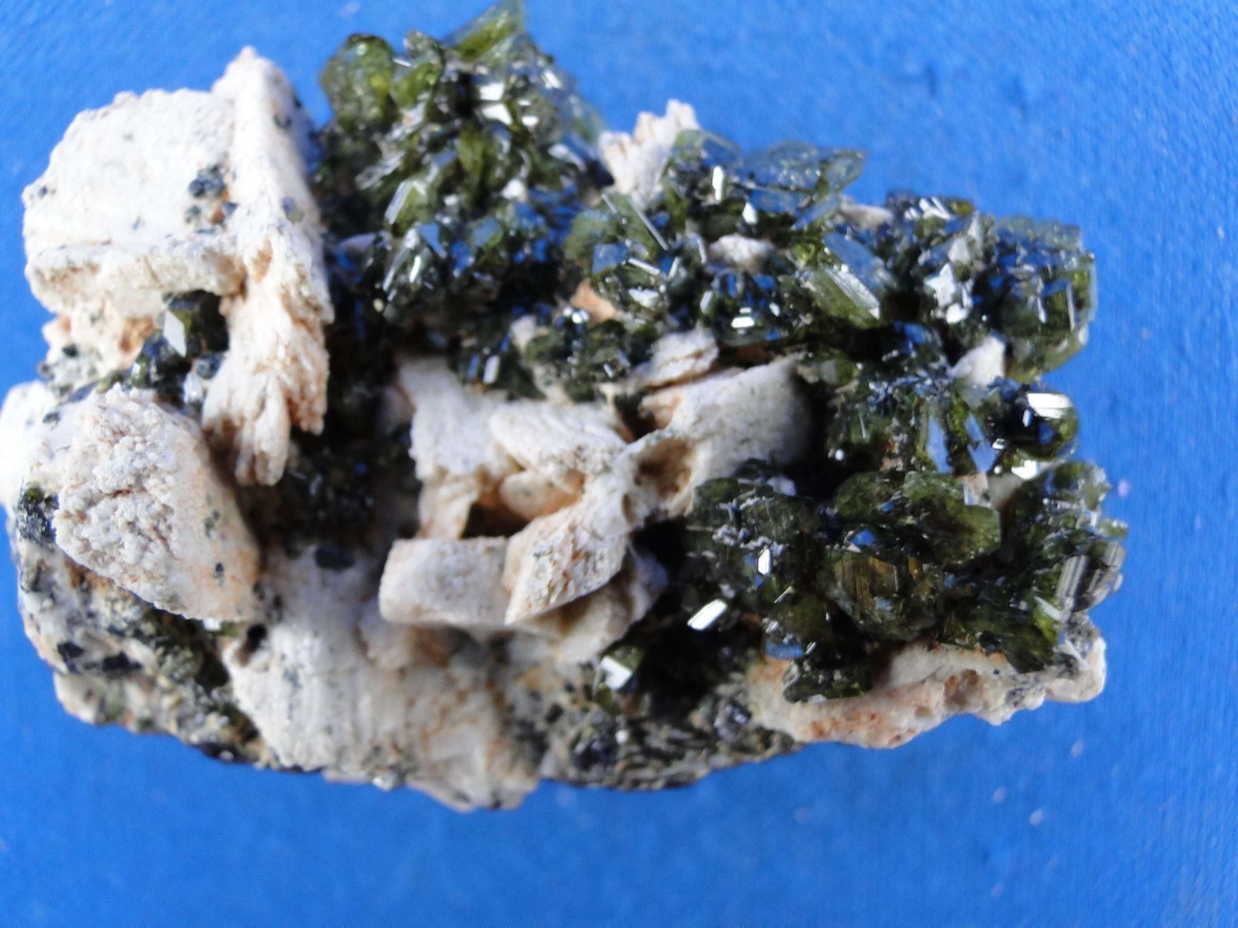 Minerali & Pietre curative: Epidot auf Feldspar – Usato da Schinznach Bad venduto da Demerald 9