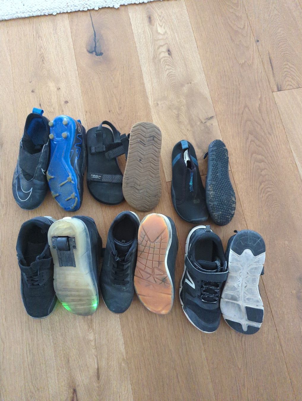 Scarpe per ragazzi: lot de 6 paires de chaussures  – Usato da Ardon venduto da hel_2xvs 1