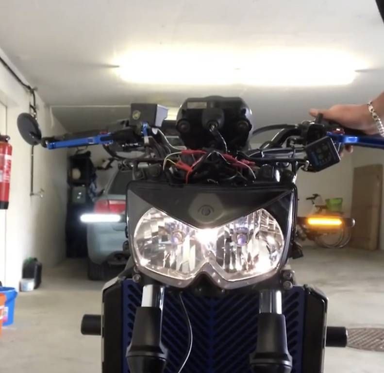 Tutti pezzi di ricambio auto: Lauflicht LED Blinker mit Tagfahr- und Bremslicht – Usato da Sulgen venduto da Skidriver100 2