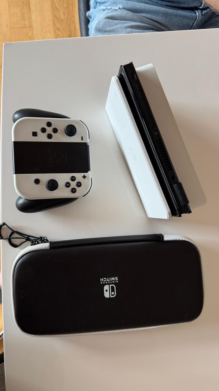 Nintendo Konsolen: Nintendo Switch (OLED model) – Gebraucht aus Schüpfheim von oldyrk 1