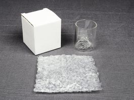 Schnaps Gläschen mit Berg im inneren