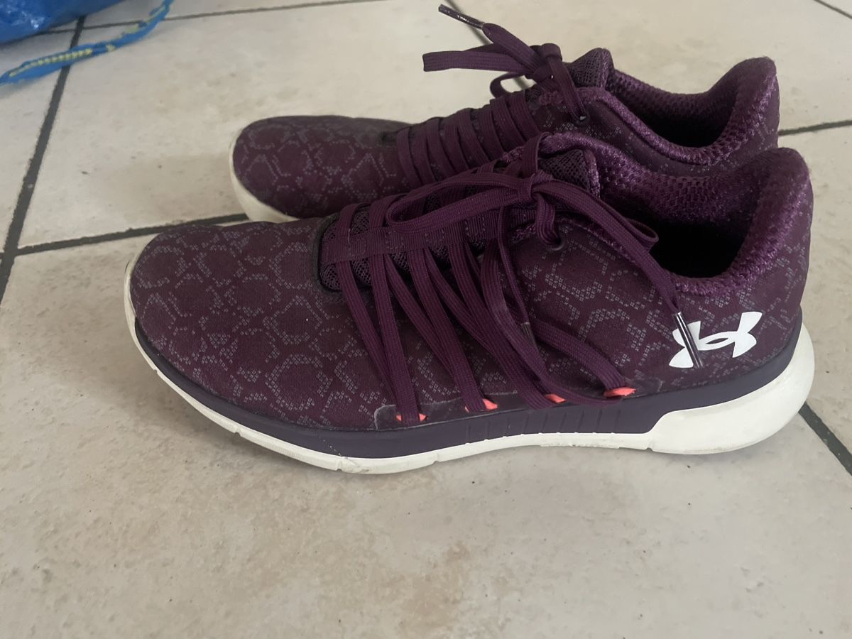 Under Armour Scarpe da donna: Violette under Armour Turnschuhe Gr.39 – Usato da Obergerlafingen venduto da cabo4
