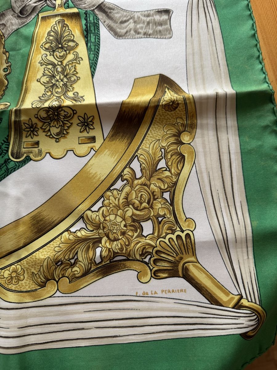Hermès Foulards, Tücher & Schals: Carré Hermès Etriers en soie – Gebraucht aus Vésenaz von Angela.C3 1