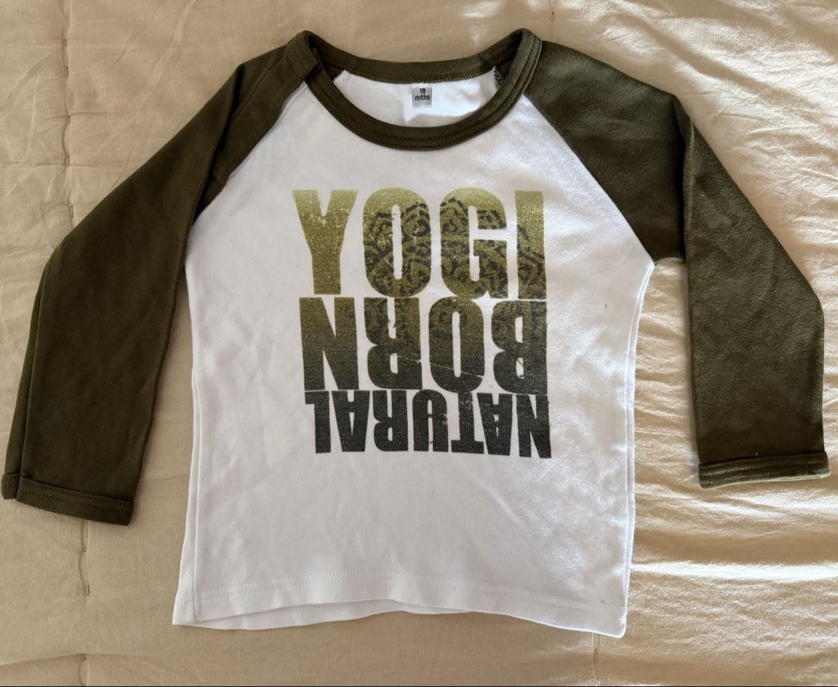 Camicie, T-shirt & Polo: Natural Born Yogi Kinder Tshirt – Usato da Birsfelden venduto da Soulseeker