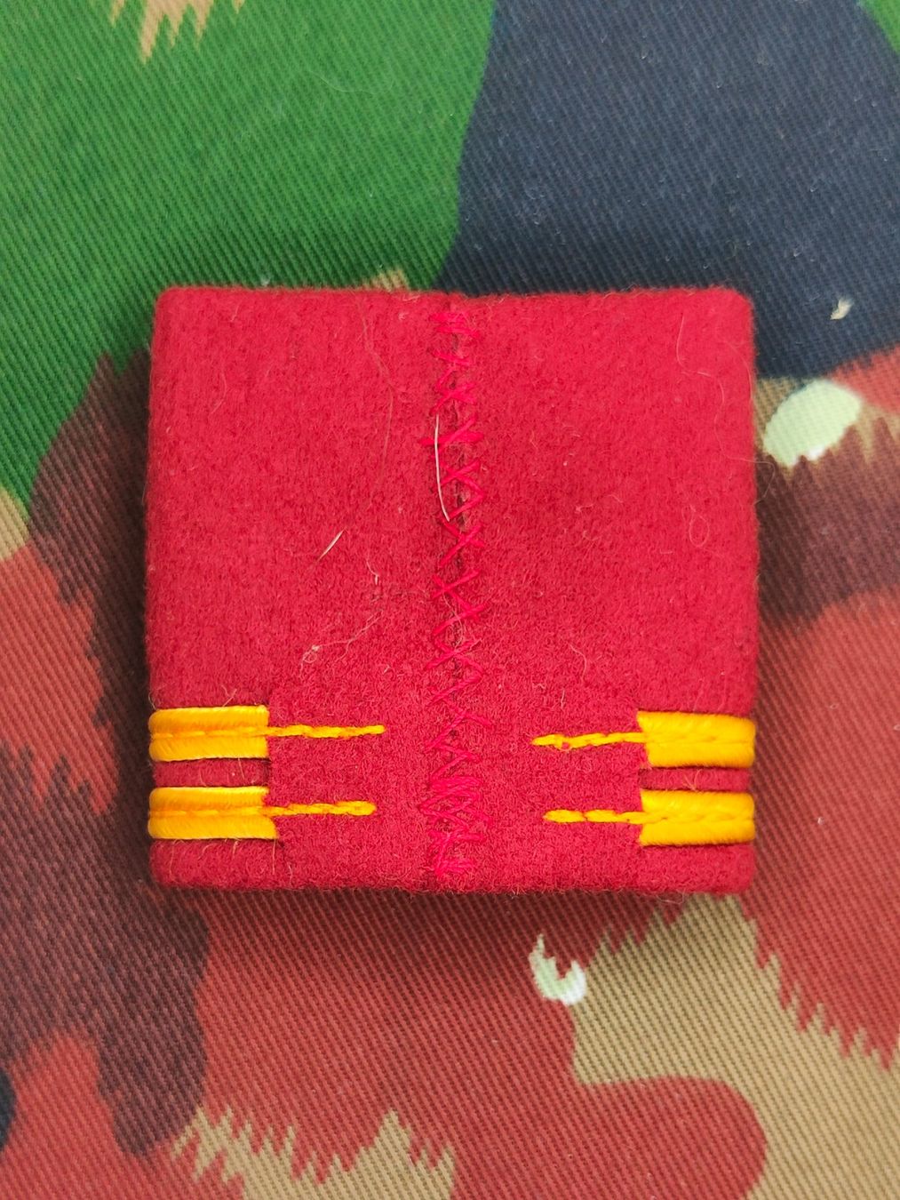 Schweizer Armee Plaketten & Abzeichen: Schulterpatte Oberleutnant Abt 47 – Gebraucht aus Bauma von SwissMilitaria 1