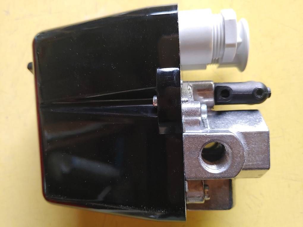 Compressori: Druckschalter für Luftkompressor  – Usato da Roggwil TG venduto da fis_k5x8 2