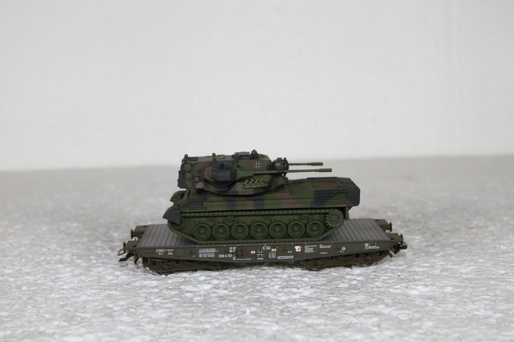 Märklin Modellini di ferrovie: Märklin 48712 Flachwagen mit Panzer Gepard – Usato da Triesen venduto da cor_62ts 4