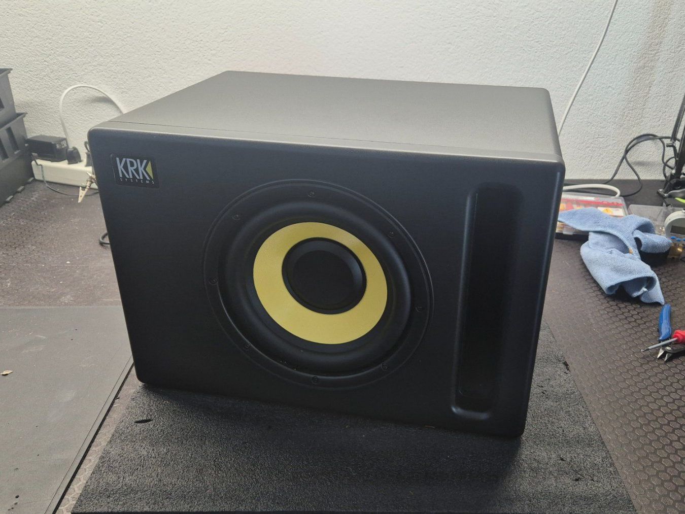 KRK Lautsprecher: KRK S8.4 subwoofer – Gebraucht aus Vuisternens-Ogoz von Lucas1985