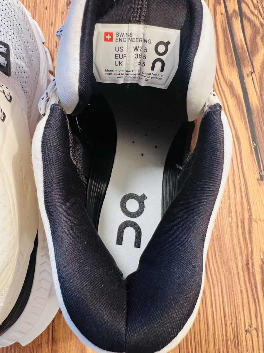 On Scarpe da donna: On Cloud Schuhe Grösse 38.5, Weiss Top! – Usato da Scuol venduto da ricos81 6