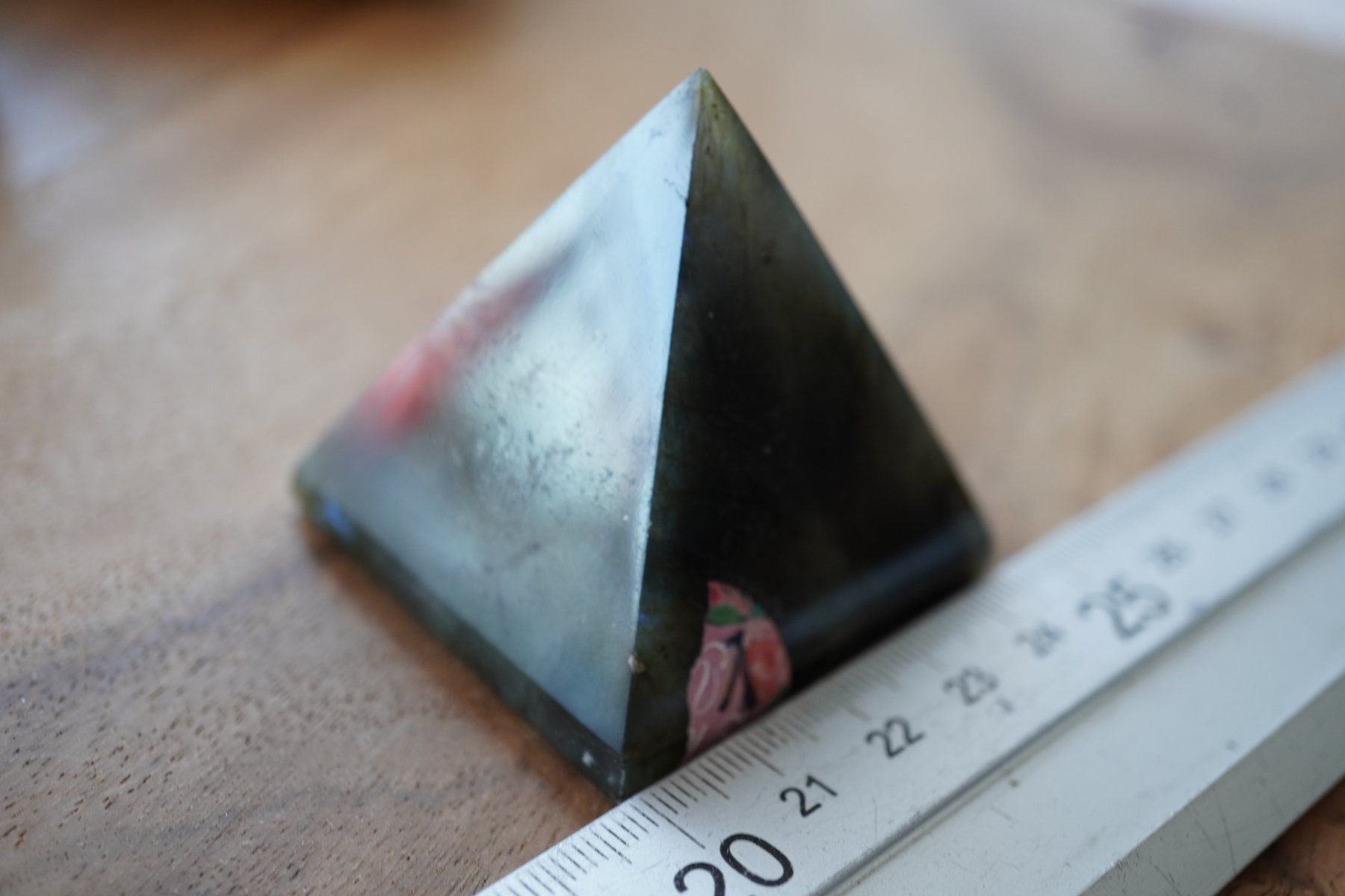 Minerali & Pietre curative: Labradorit   Pyramide      6cmx5cm    (1) – Nuovo e nell'imballaggio originale da Eschenbach SG venduto da topstone 1