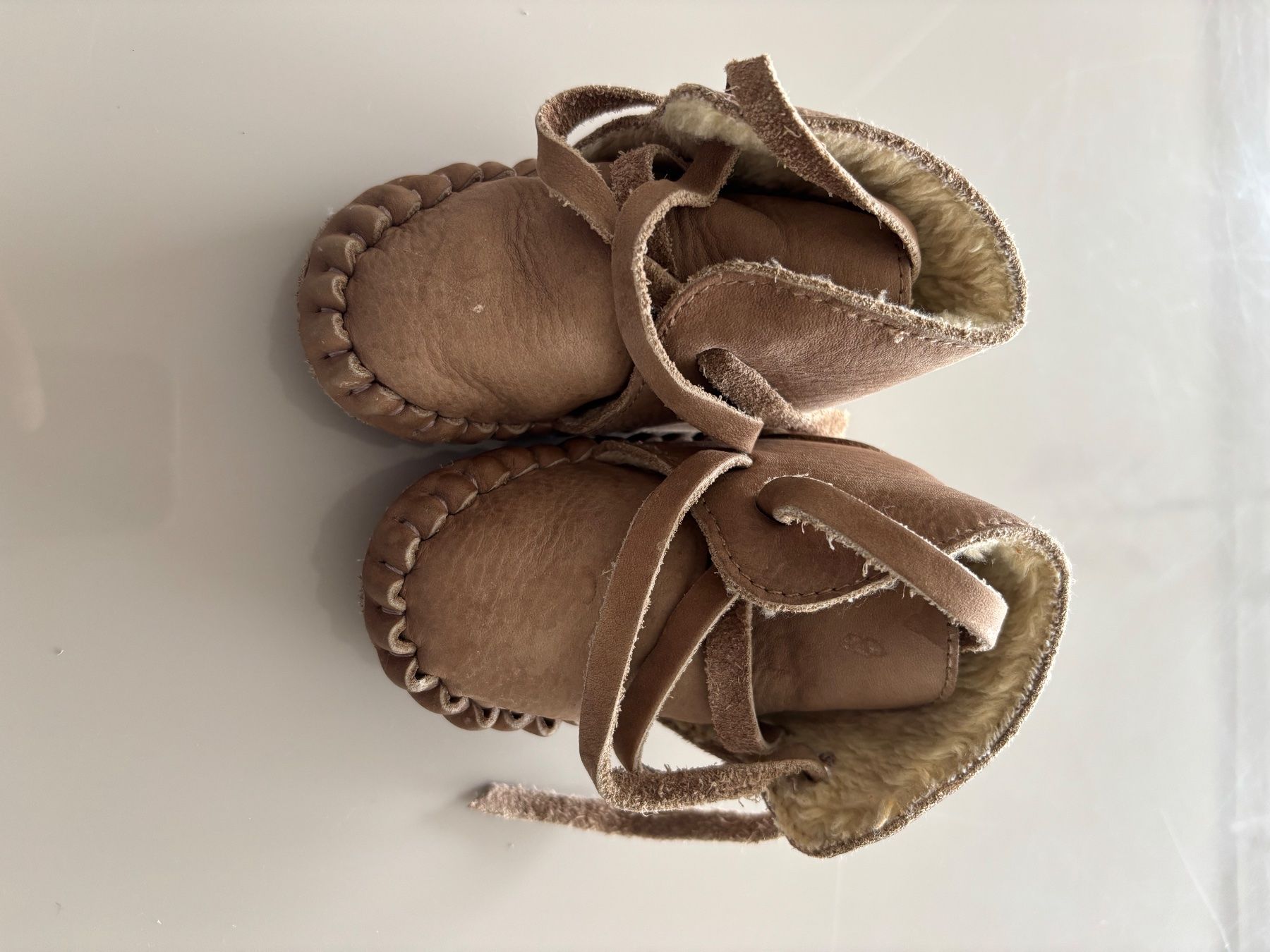 Scarpe per ragazzi: Chaussons bébé DONSJE, Taille 6-12 mois, état impeccable – Usato da La Conversion venduto da dam_d9cs 2