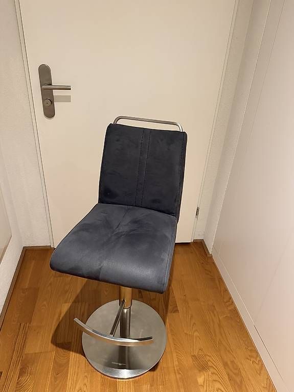 Hocker: Barhocker dunkelgrau höhenverstellbar – Gebraucht aus Igis von Eva_gemella