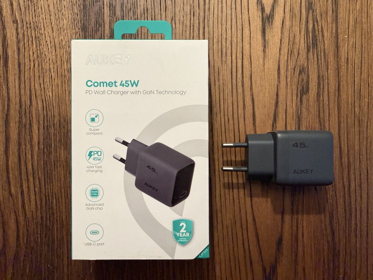 Aukey Caricabatterie: Aukey Comet 45W USB-C neuwertig grau – Nuovo (secondo la descrizione) da Luzern venduto da Roeschuko