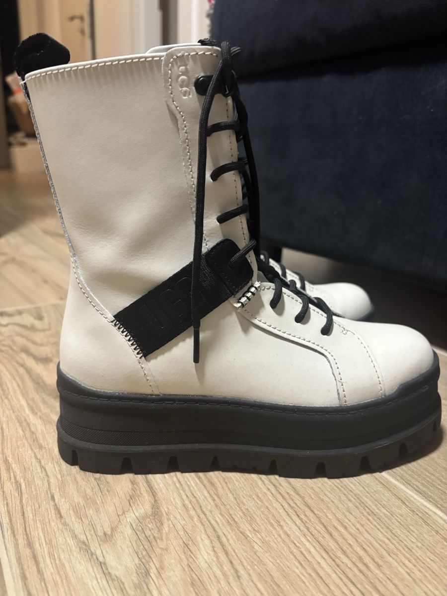Ugg Scarpe da donna: Bottes de neige Ugg – Nuovo e nell'imballaggio originale da Chavannes-des-Bois venduto da por_bq5v