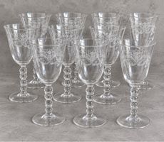 10 verres à vin en cristal décor gravé bon état