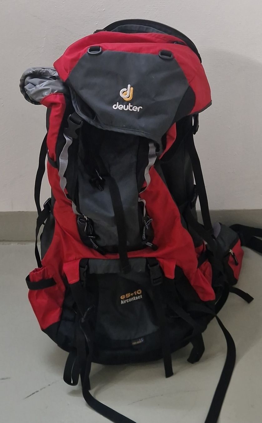 Deuter Zaini: Deuter Rucksack rot/grau gebraucht – Usato da Luzern venduto da tkmdds
