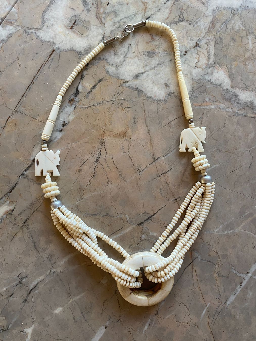 Catenine: Bone African Hand Carved Bead Necklacee – Usato da Zürich venduto da hil_88hg 2
