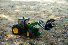 Bruder John Deere Traktor mit Zubehör