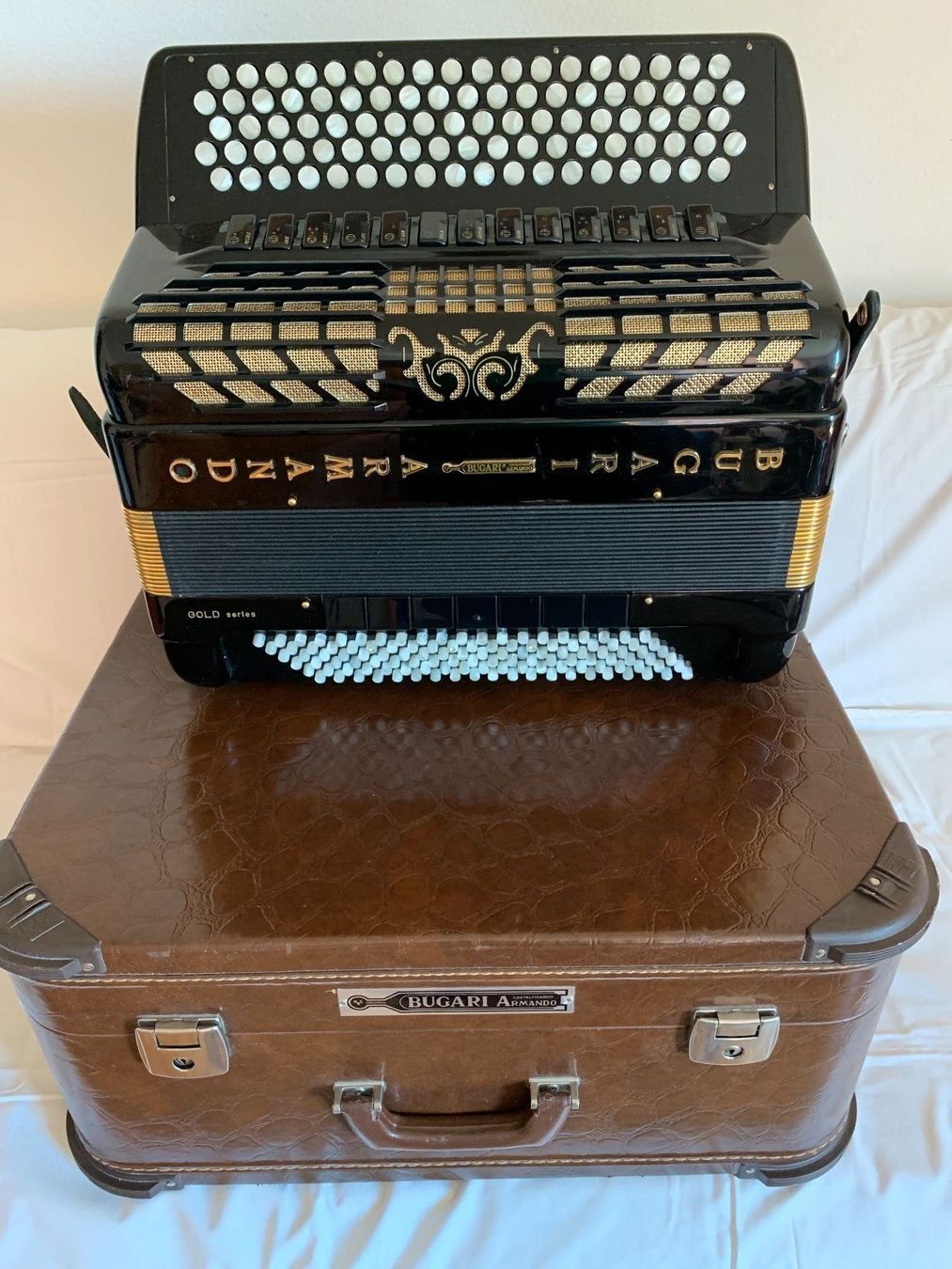 Strumenti musicali: Akkordeon Bugari Armando Gold Series – Usato da Zürich venduto da Olimpied 3