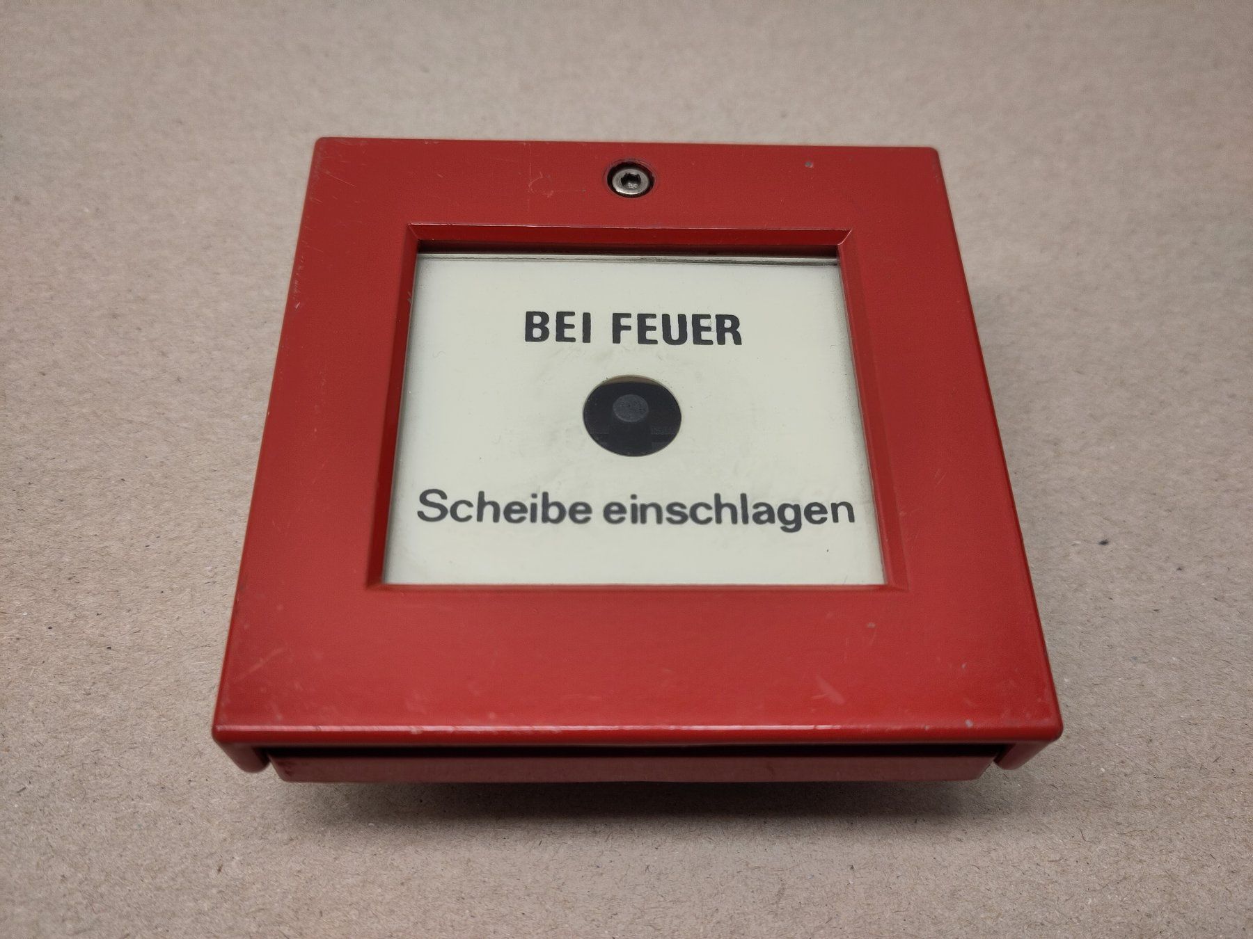Feuerlöscher: Handfeuermelder alt 2 Stück – Gebraucht aus Schmitten FR von  4