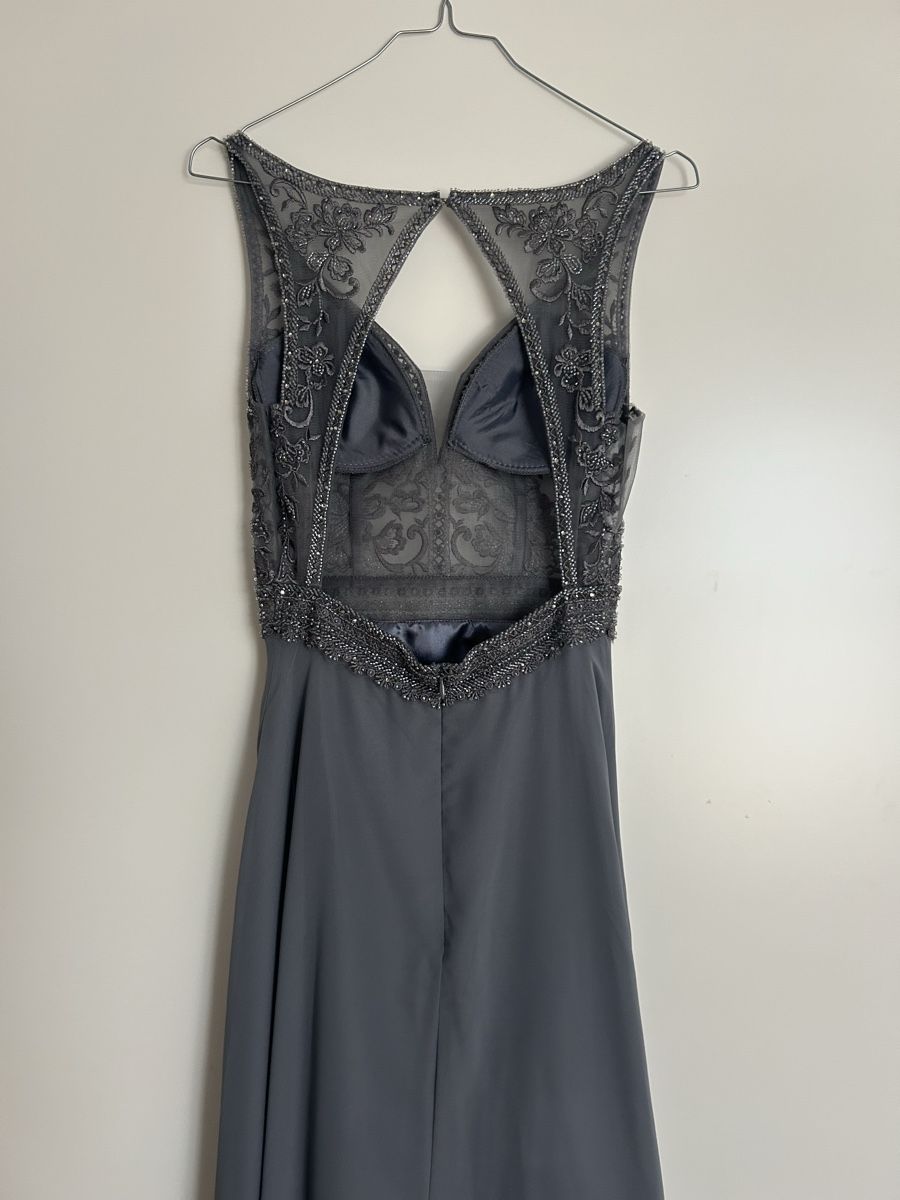 Robes: festliches Kleid mit Rückenausschnitt – Neuf avec emballage d'origine à Stetten SH par egl_z6jq 2