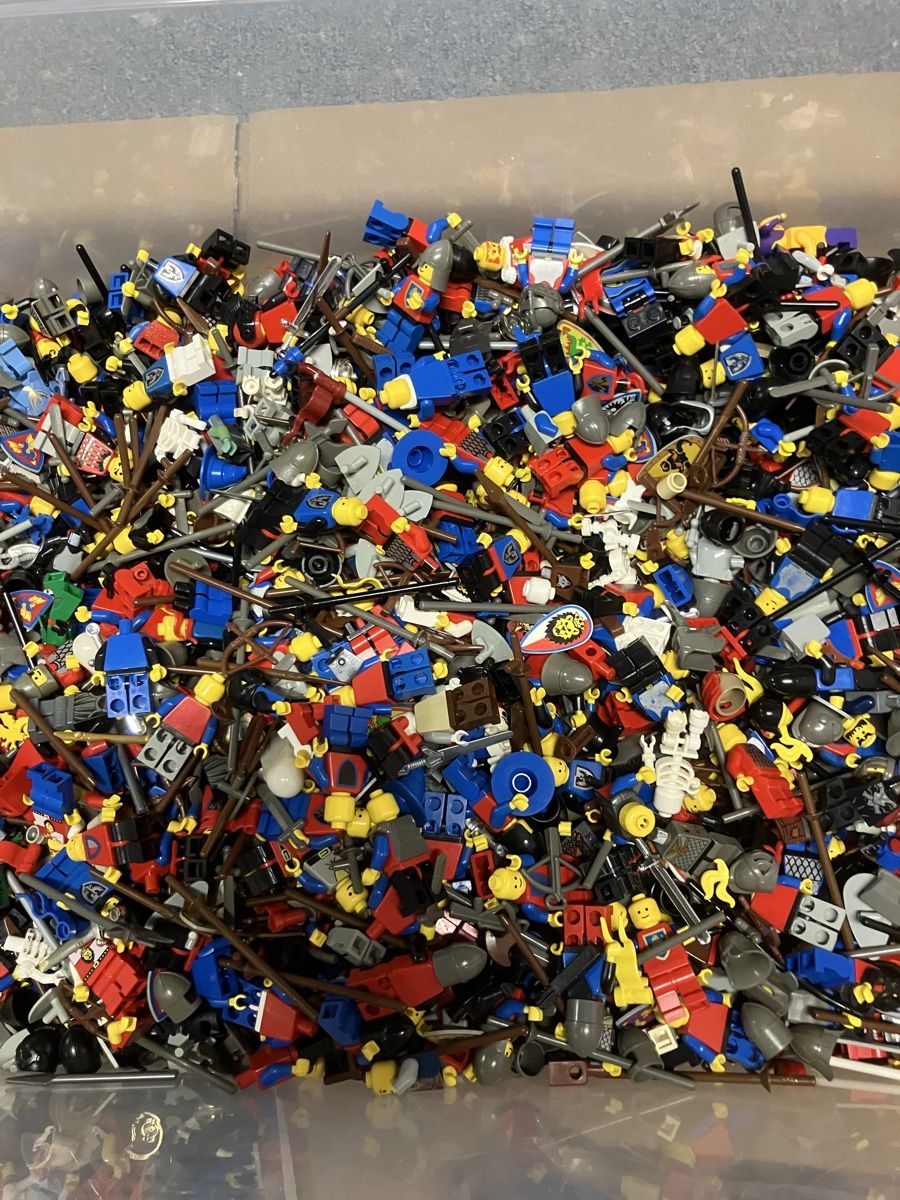 Lego Kit di costruzioni: Ca 2000 Lego Ritter Figuren – Usato da Luzern venduto da windundsichtschutz 3