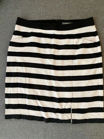 Esprit Rock mit Eingrifftaschen