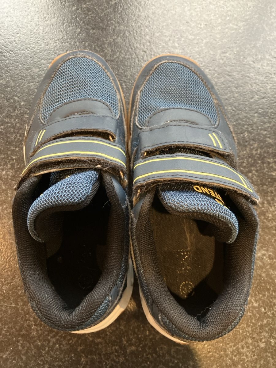 Scarpe per ragazzi: Hallenturnschuhe Gr 33 – Usato da Weissbad venduto da Praxedis_P51 4