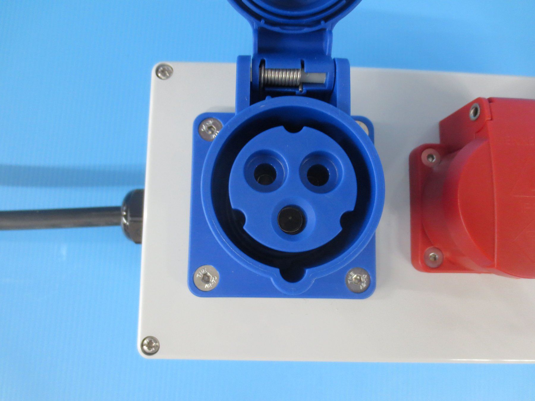 Stromzufuhr: 10m Stromverteiler CEE 16A + Steckdosen CEE 16A, T23, Schuko – Neu (gemäss Beschreibung) aus Sulz LU von Elektrofachverkauf 4