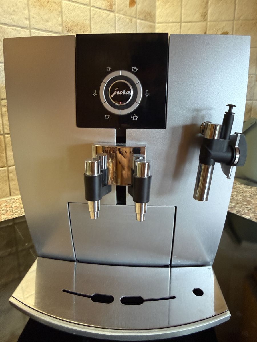 Jura Machines à café & Machines à expresso: Jura Impressa J5 – D'occasion à Niederbuchsiten par Landin 1
