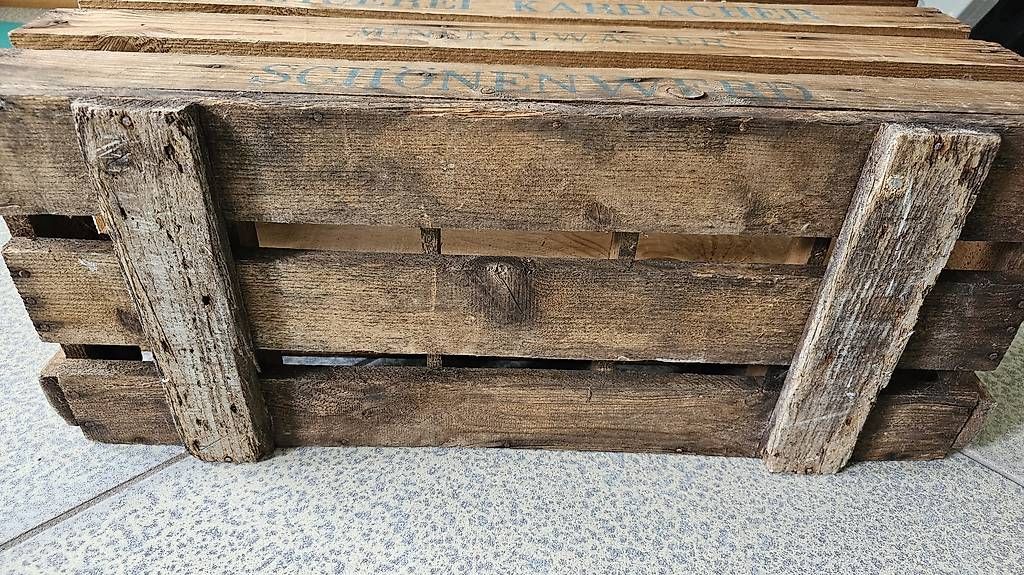 Casse di vino e birra: Alte Bier Getränkekiste Holz – Usato da Hunzenschwil venduto da Matthinique 1