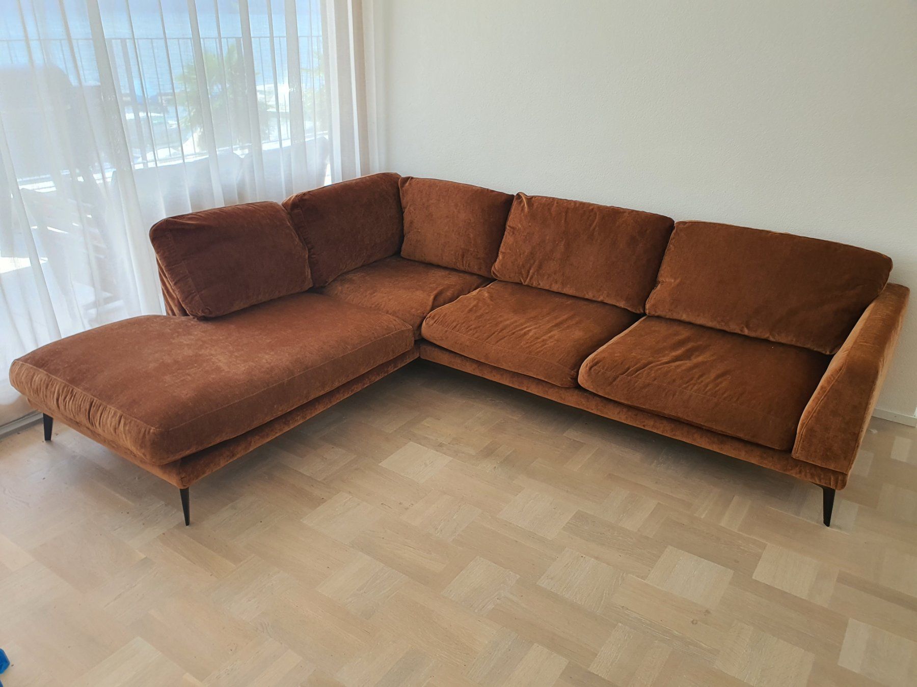 Divani: Ecksofa braun Samt guter Zustand – Usato da Vitznau venduto da rei_7gb5