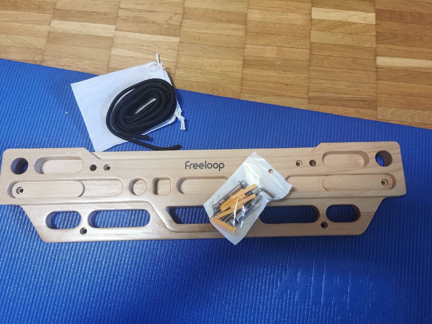 Murs & prises d'escalade: Freeloop Hangboard Trainingsboard Holz Top Zustand! – Neuf avec emballage d'origine à Bassersdorf par Sport_4_life