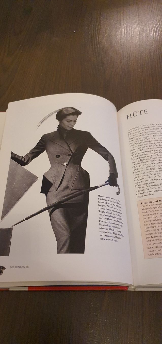Libri: Schick & Schrill - klassiker der Designermode Tracy Tolkien – Usato da Baden venduto da swiss-alps 1