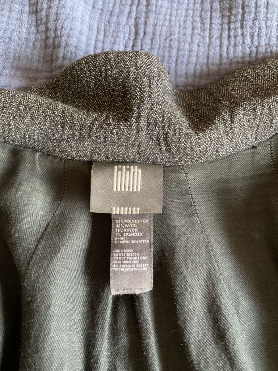 Lilith Jacken: Veste Lilith – Gebraucht aus Lonay von Ikoko 4