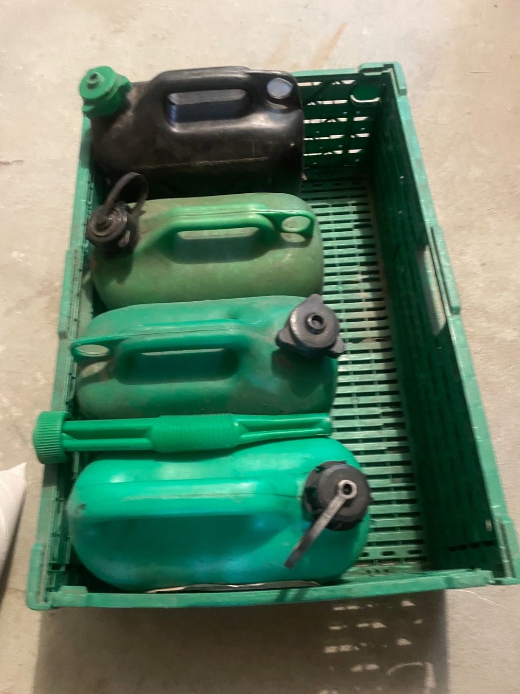 Taniche per benzina: 4 Benzinkanister à 5l – Usato da Widen venduto da Fachmaa83