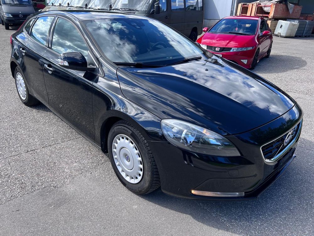 VOLVO V40 D2 **102'270km**Tempomat**Anhängerkupplung**