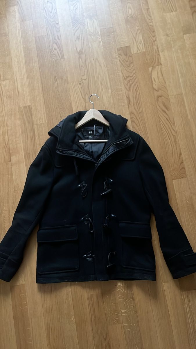 H&M Cappotti: Schwarzer H&M, Herren-Wintermantel, Gr 50 – Usato da Balzers venduto da sch_9vwk