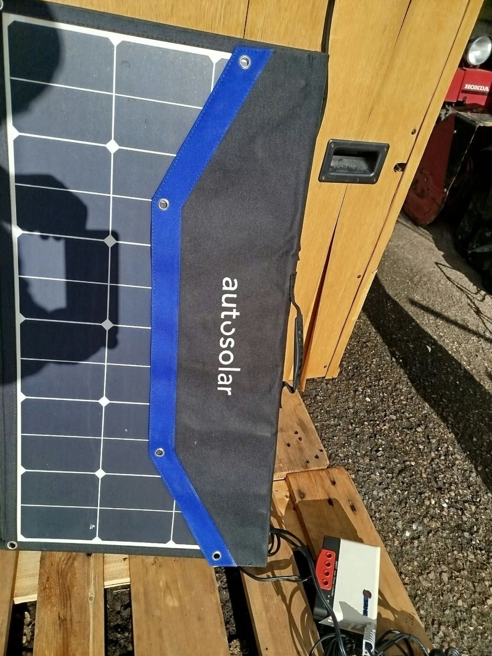 Dispositivi a energia solare: Ensemble Autosolar – Usato da La Chaux-de-Fonds venduto da Emmaus2300CDF 6
