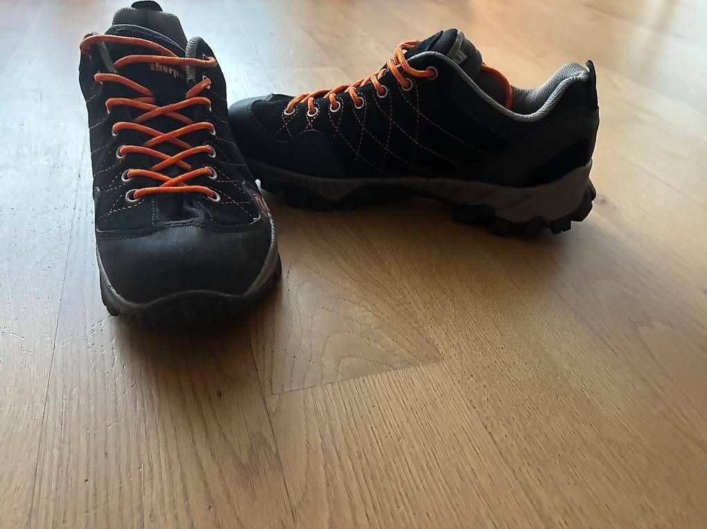 Sherpa Wander/Trekkingschuhe (Neu und originalverpackt) in Schaffhausen ...