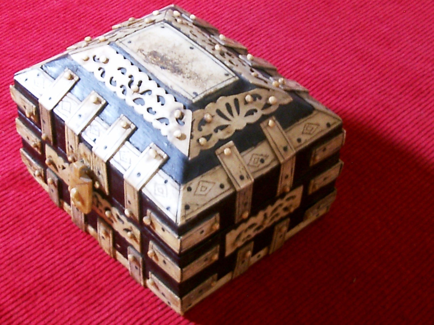 Barattoli: Anglo - Indische Schatulle mit Knochen Overlay - antik – Usato da Laupen ZH venduto da tonisculati 2