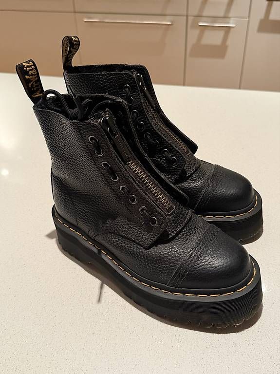 Damenschuhe: Dr. Martens Sinclair Plateu Boots – Gebraucht aus Rupperswil von tat_d2lw 1