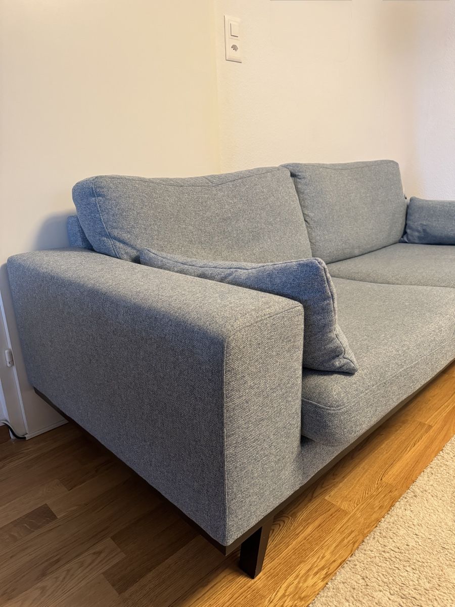Micasa Divani: 2x Sofas Couch im Set Stoffsofa dunkelblau & hellblau – Usato da Gelterkinden venduto da murattibox 1