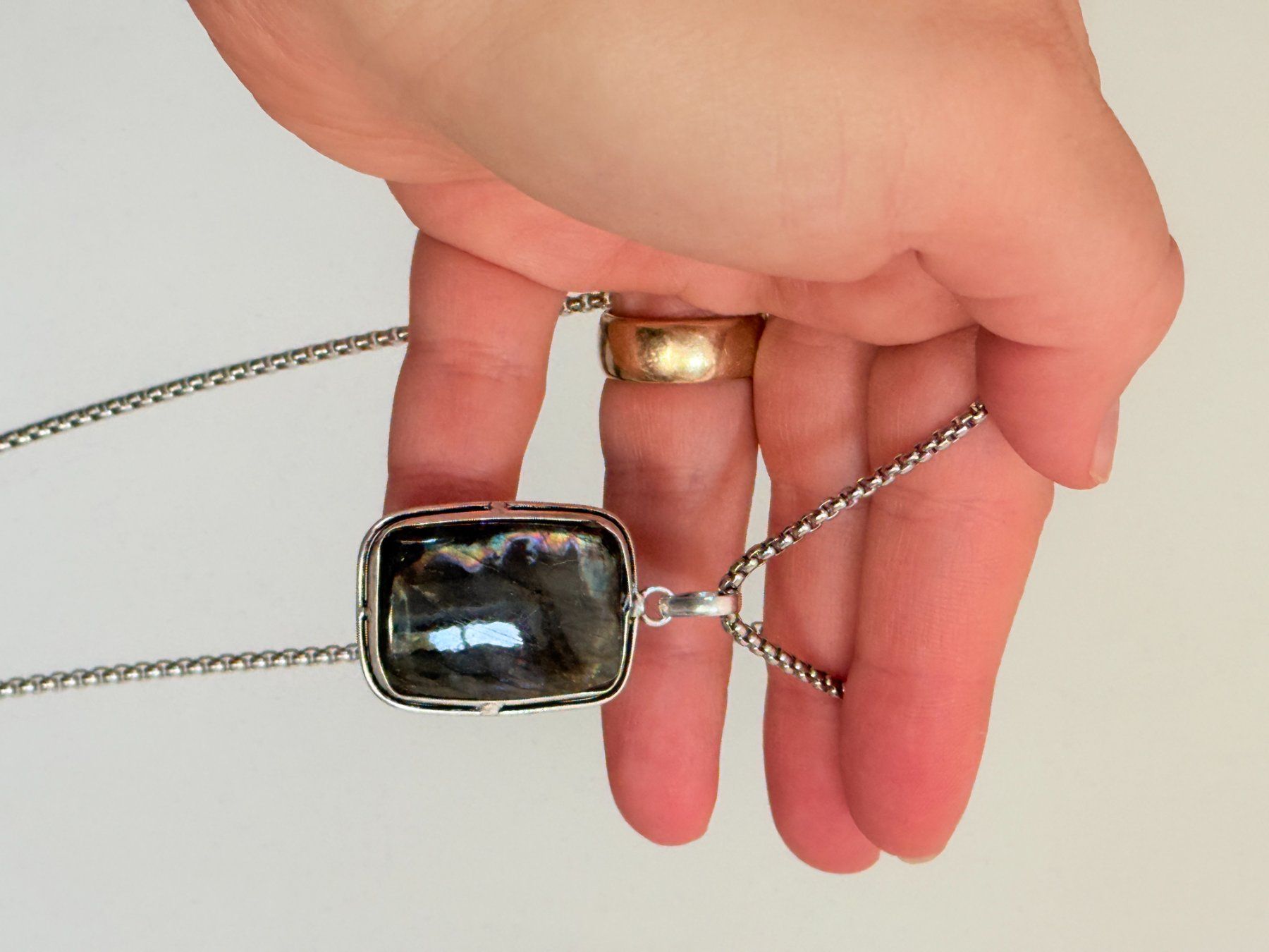 Ketten: Collier avec Labradorite – Neu und originalverpackt aus Genève von AWWA 1