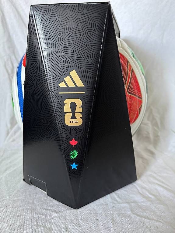 Bälle: FIFA World Cup 26 Trionda Pro Ball - Gratis Versand   – Gebraucht aus Schaffhausen von SwissMiss3 2