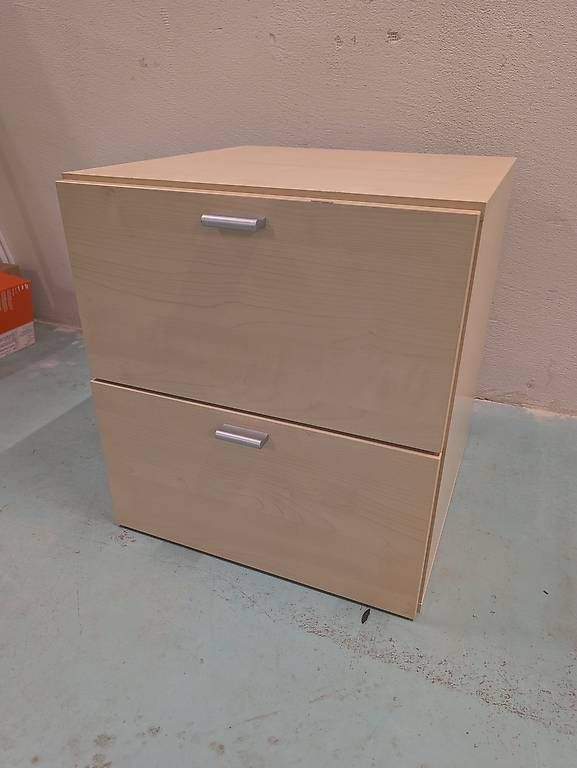 Nachttische: Nachttisch mit zwei Schubladen – Gebraucht aus Neuhausen von Mhmh 2