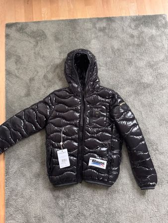 Blauer Winterjacke