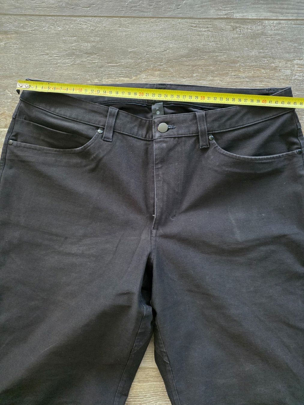 Lululemon Pantaloni: lululemon ABC 5-Pocket Hose 34 schwarz – Usato da Dietlikon venduto da Bonamesa 1